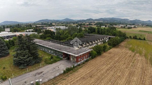 capannone in vendita a Voghera