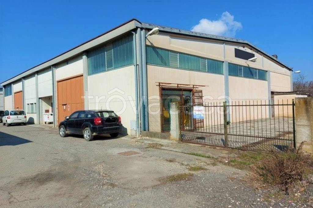 locale di sgombero in vendita a Voghera