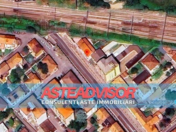 casa indipendente in vendita a Voghera