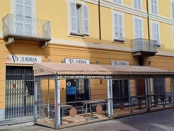 negozio in vendita a Voghera