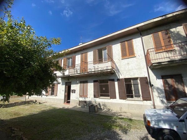 casa indipendente in vendita a Voghera