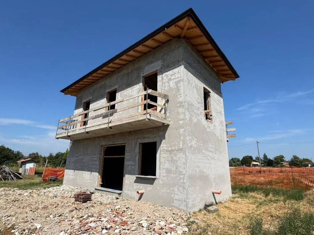 casa indipendente in vendita a Voghera