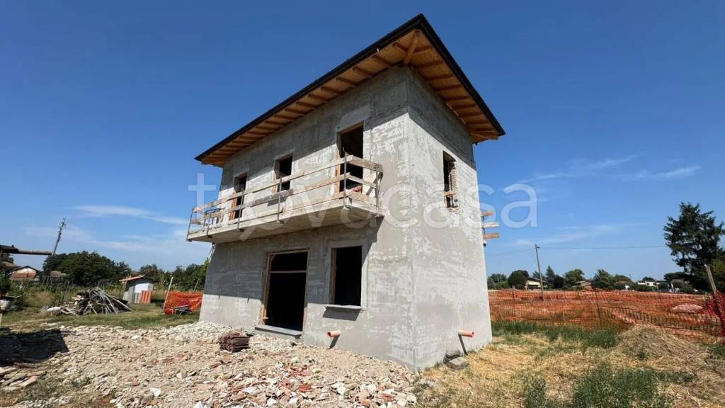 casa indipendente in vendita a Voghera