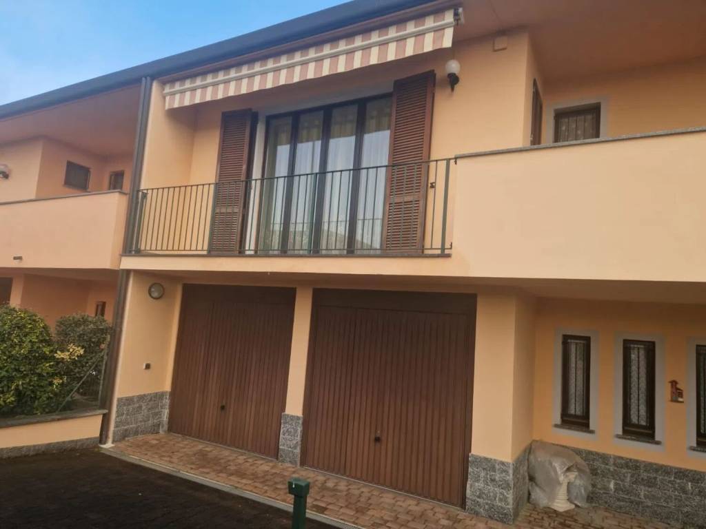 casa indipendente in vendita a Voghera