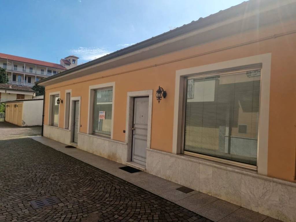 ufficio in vendita a Voghera