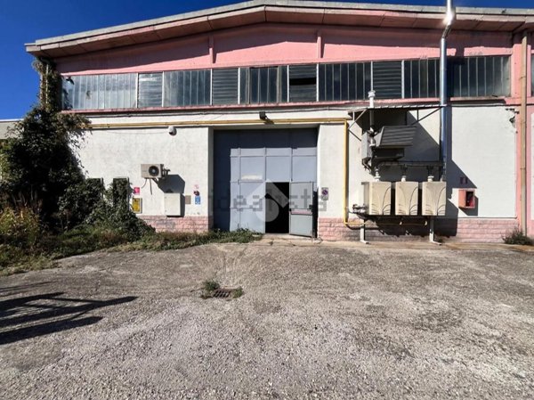 capannone in vendita a Voghera