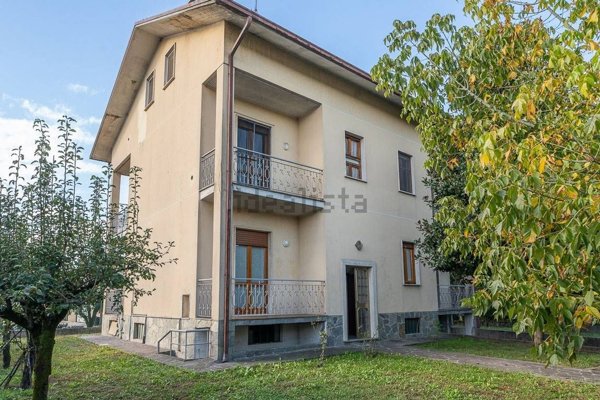casa indipendente in vendita a Voghera