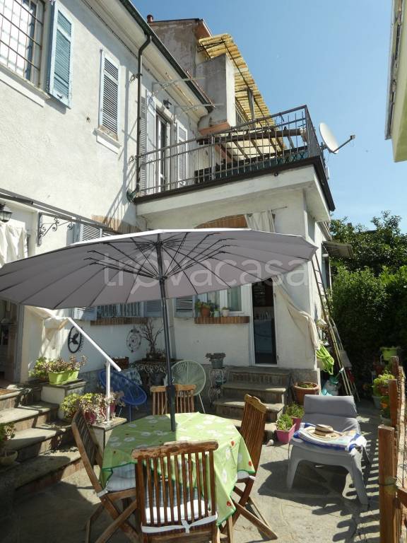 casa indipendente in vendita a Voghera