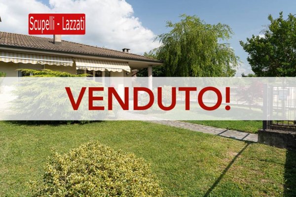 casa indipendente in vendita a Voghera