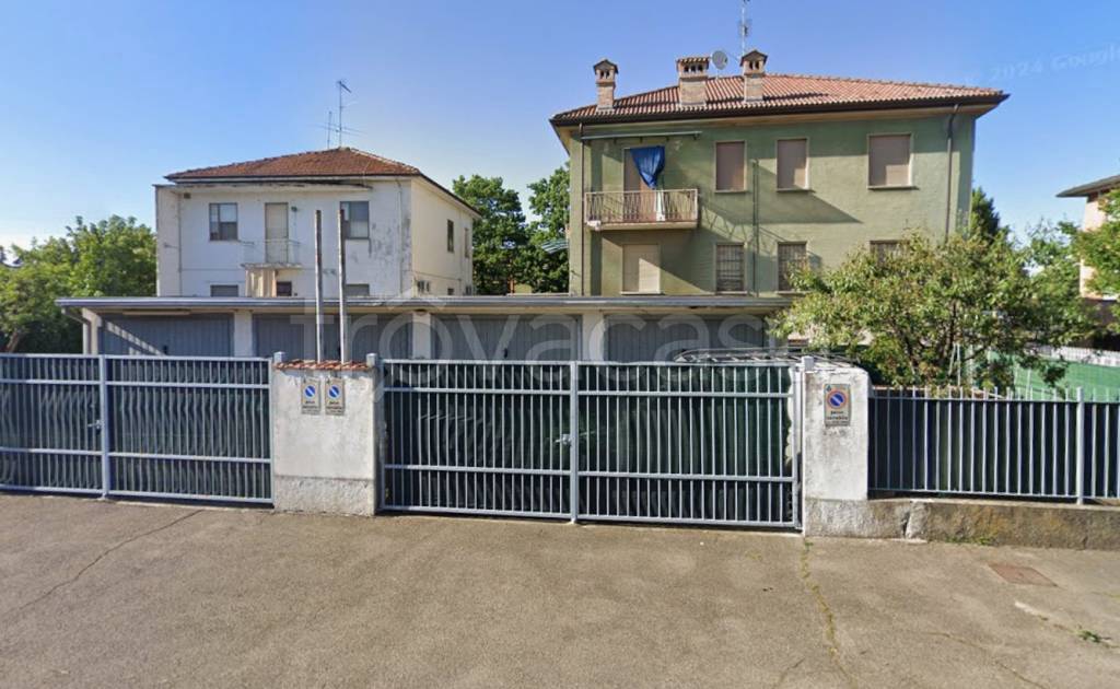 casa indipendente in vendita a Voghera
