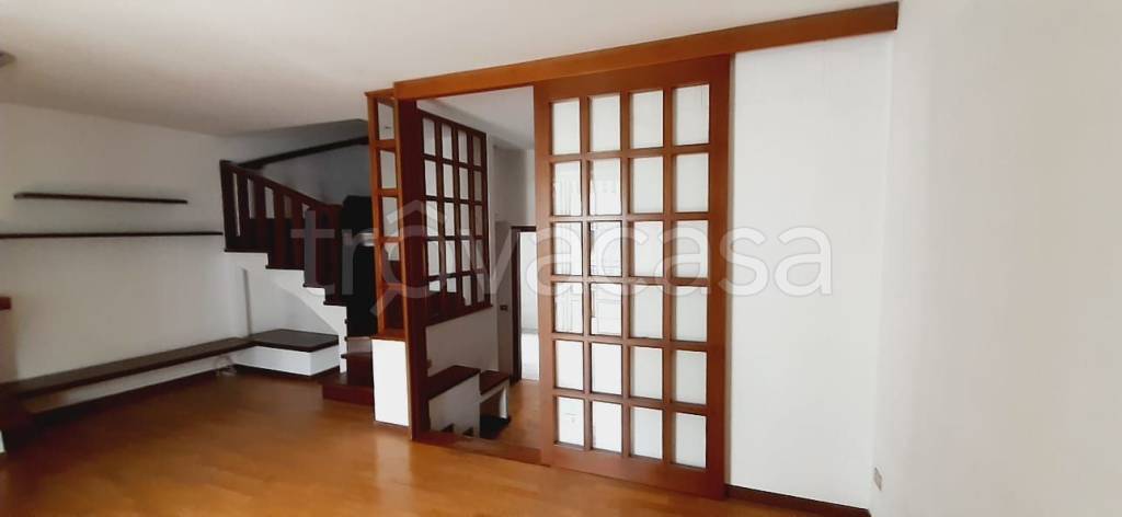 casa indipendente in vendita a Voghera