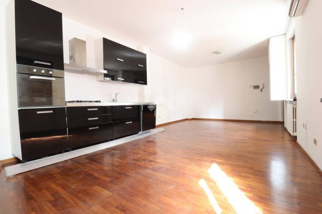 casa indipendente in vendita a Voghera