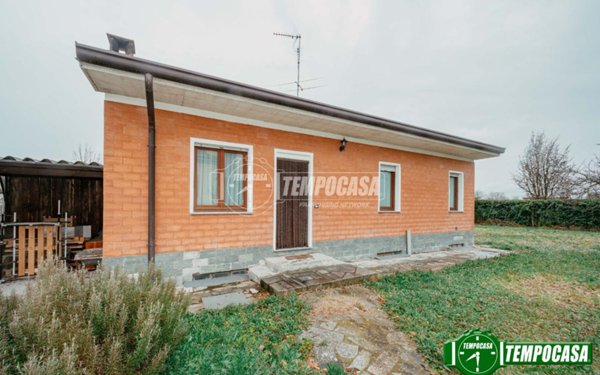 casa indipendente in vendita a Voghera