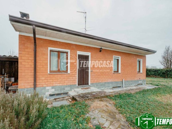 casa indipendente in vendita a Voghera