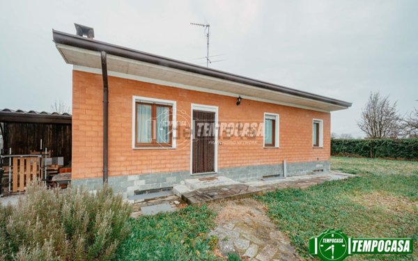 casa indipendente in vendita a Voghera