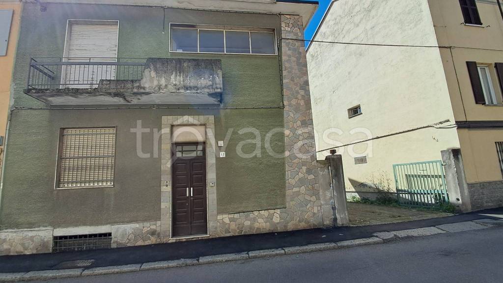 casa indipendente in vendita a Voghera