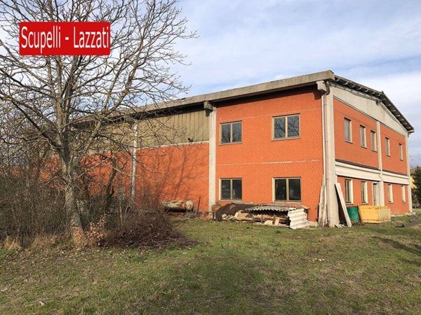 locale commerciale in vendita a Voghera in zona Campoferro