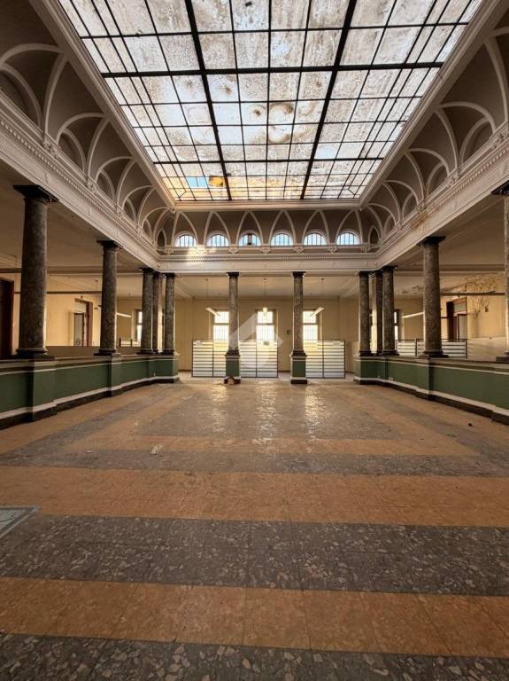 negozio in vendita a Voghera