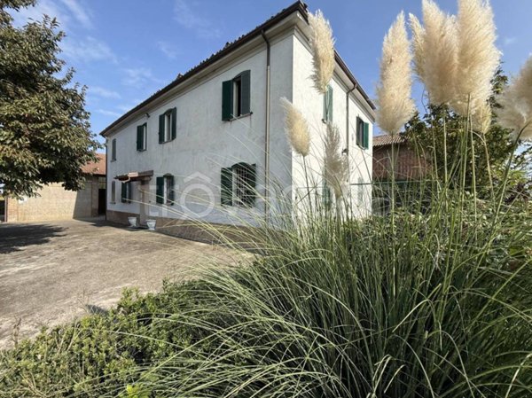 casa indipendente in vendita a Voghera in zona Torremenapace