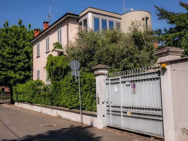 casa indipendente in vendita a Voghera