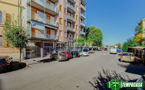 negozio in vendita a Voghera