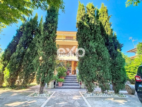 casa indipendente in vendita a Voghera