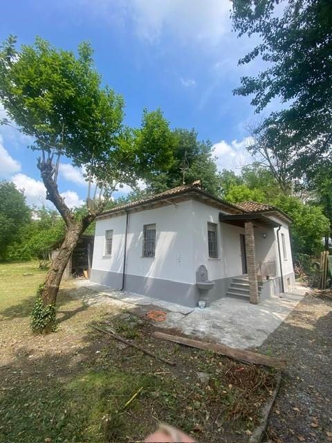 casa indipendente in vendita a Voghera