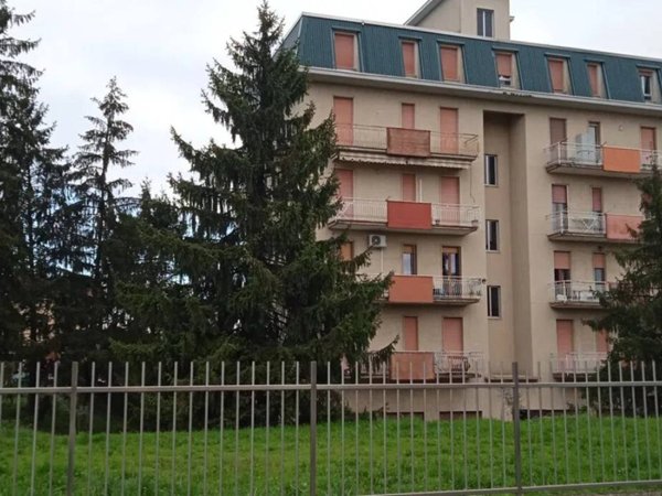 appartamento in vendita a Voghera in zona Medassino