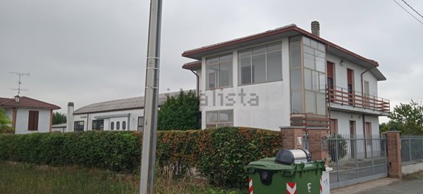 casa indipendente in vendita a Voghera