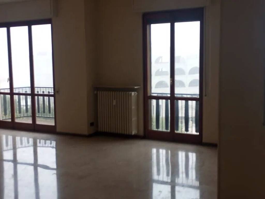 appartamento in vendita a Voghera in zona Medassino