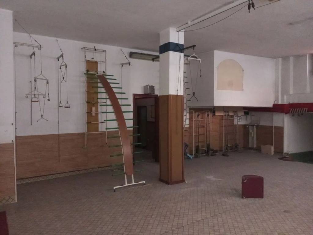 negozio in vendita a Voghera