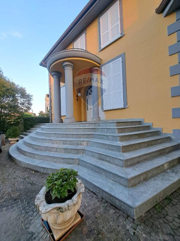 casa indipendente in vendita a Voghera