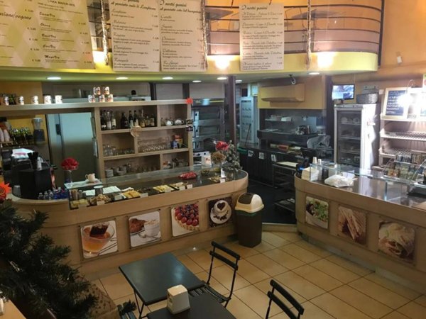 negozio in vendita a Voghera