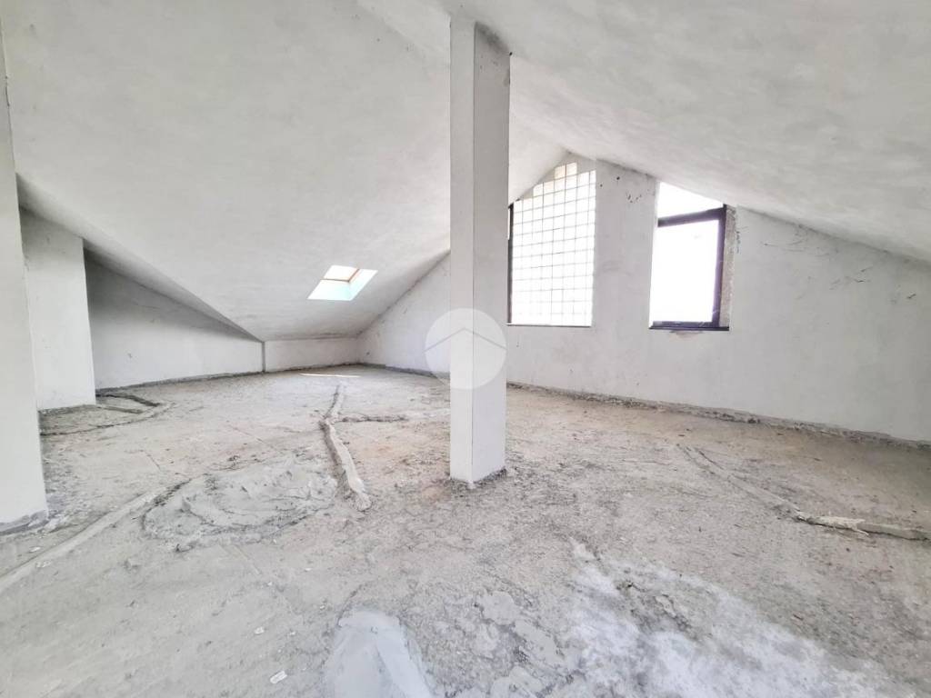 appartamento in vendita a Voghera in zona Medassino