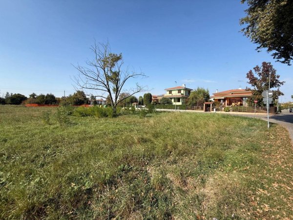 terreno agricolo in vendita a Voghera in zona Campoferro