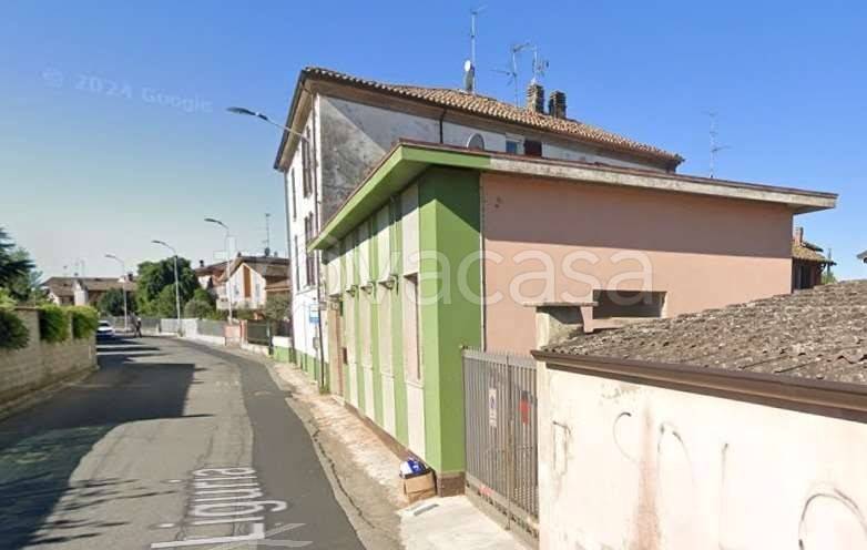 casa indipendente in vendita a Voghera