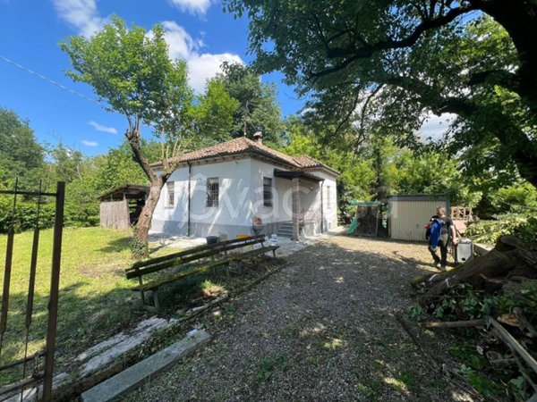 casa indipendente in vendita a Voghera