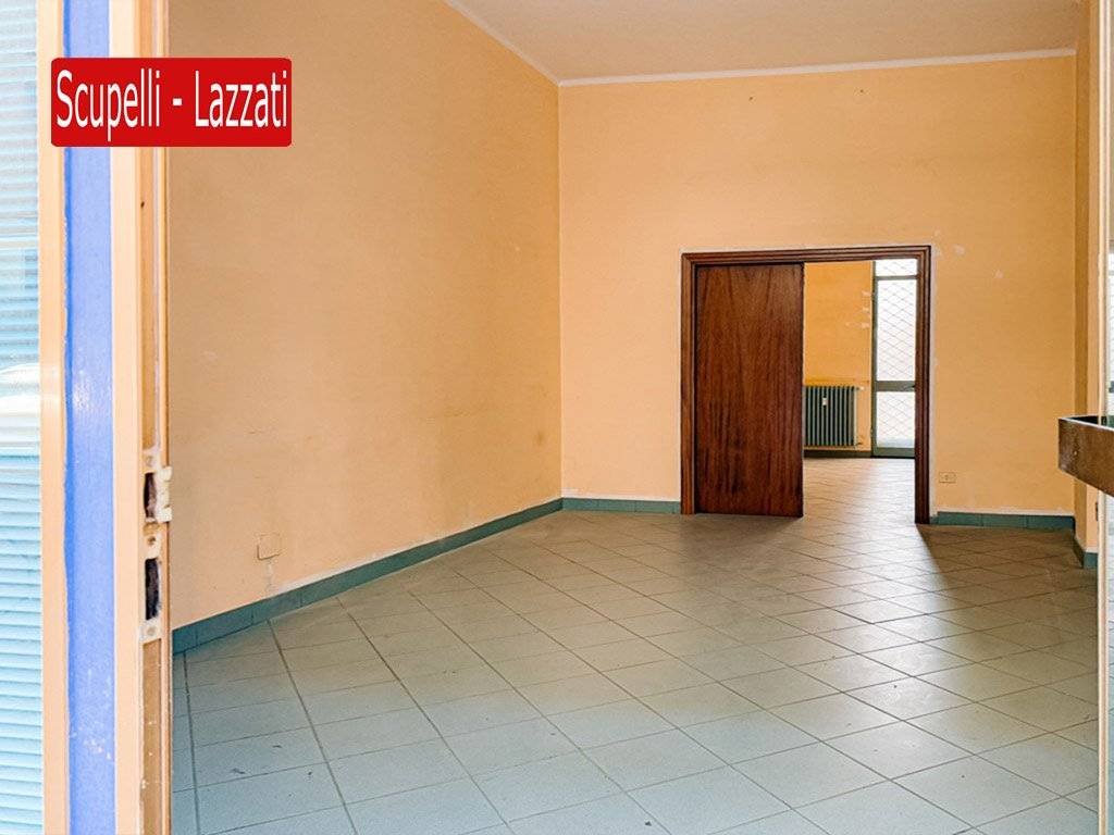 negozio in vendita a Voghera