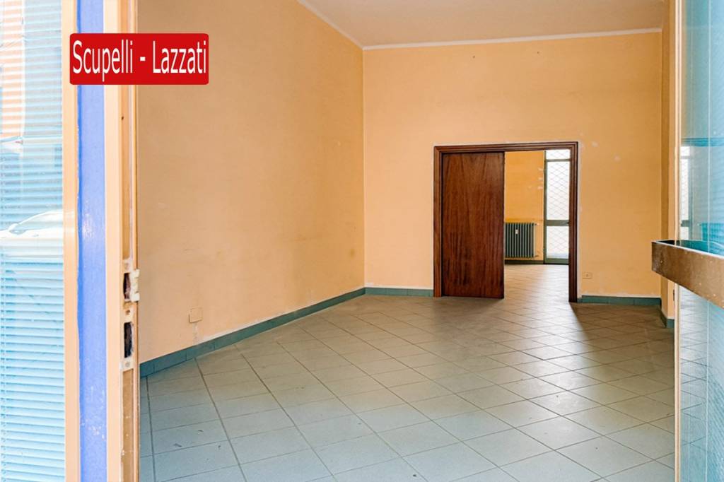 negozio in vendita a Voghera