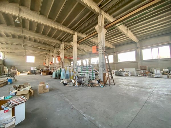 capannone in vendita a Voghera