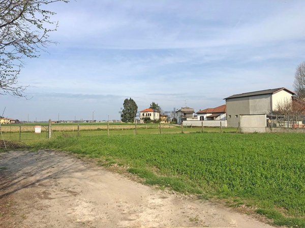 terreno edificabile in vendita a Voghera in zona Torremenapace