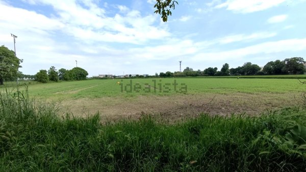 terreno edificabile in vendita a Voghera in zona Medassino