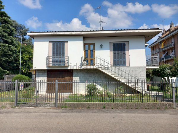 casa indipendente in vendita a Voghera