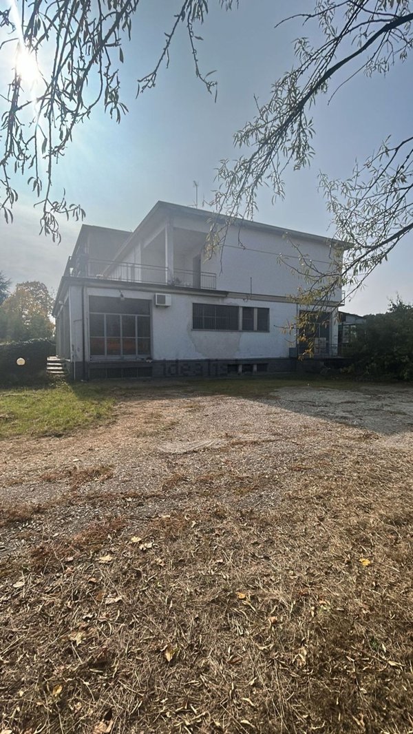 casa indipendente in vendita a Voghera