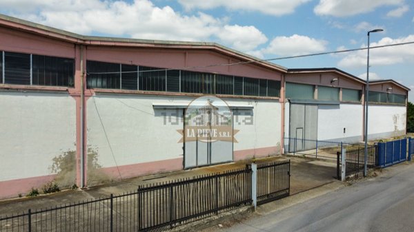 capannone in vendita a Voghera