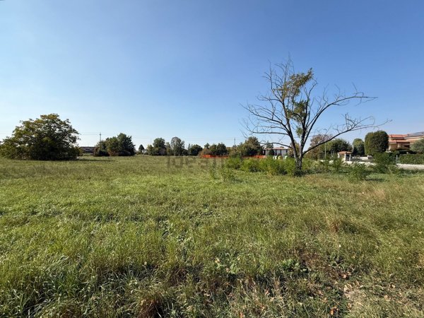 casa indipendente in vendita a Voghera