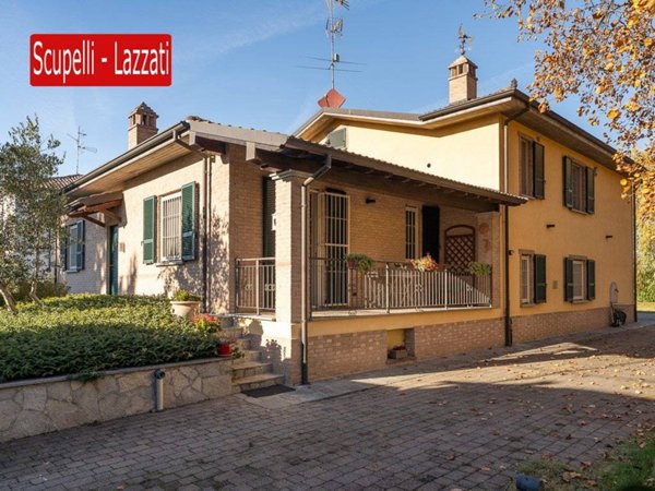 casa indipendente in vendita a Voghera in zona Medassino