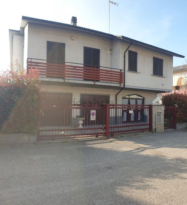 casa indipendente in vendita a Voghera