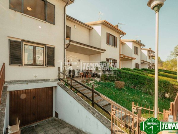 casa indipendente in vendita a Voghera