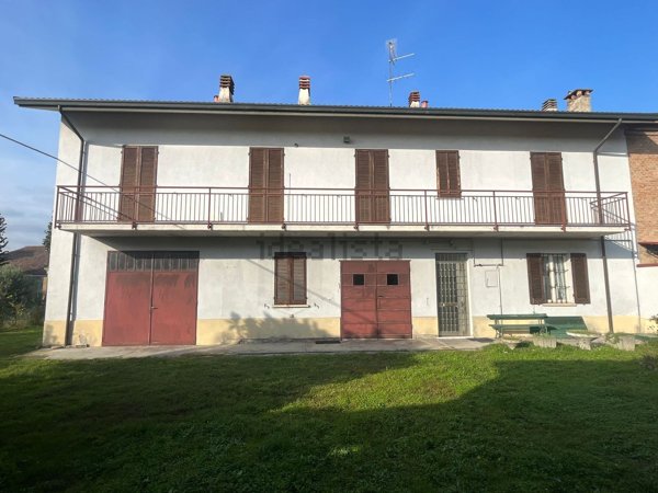 casa indipendente in vendita a Voghera in zona Medassino